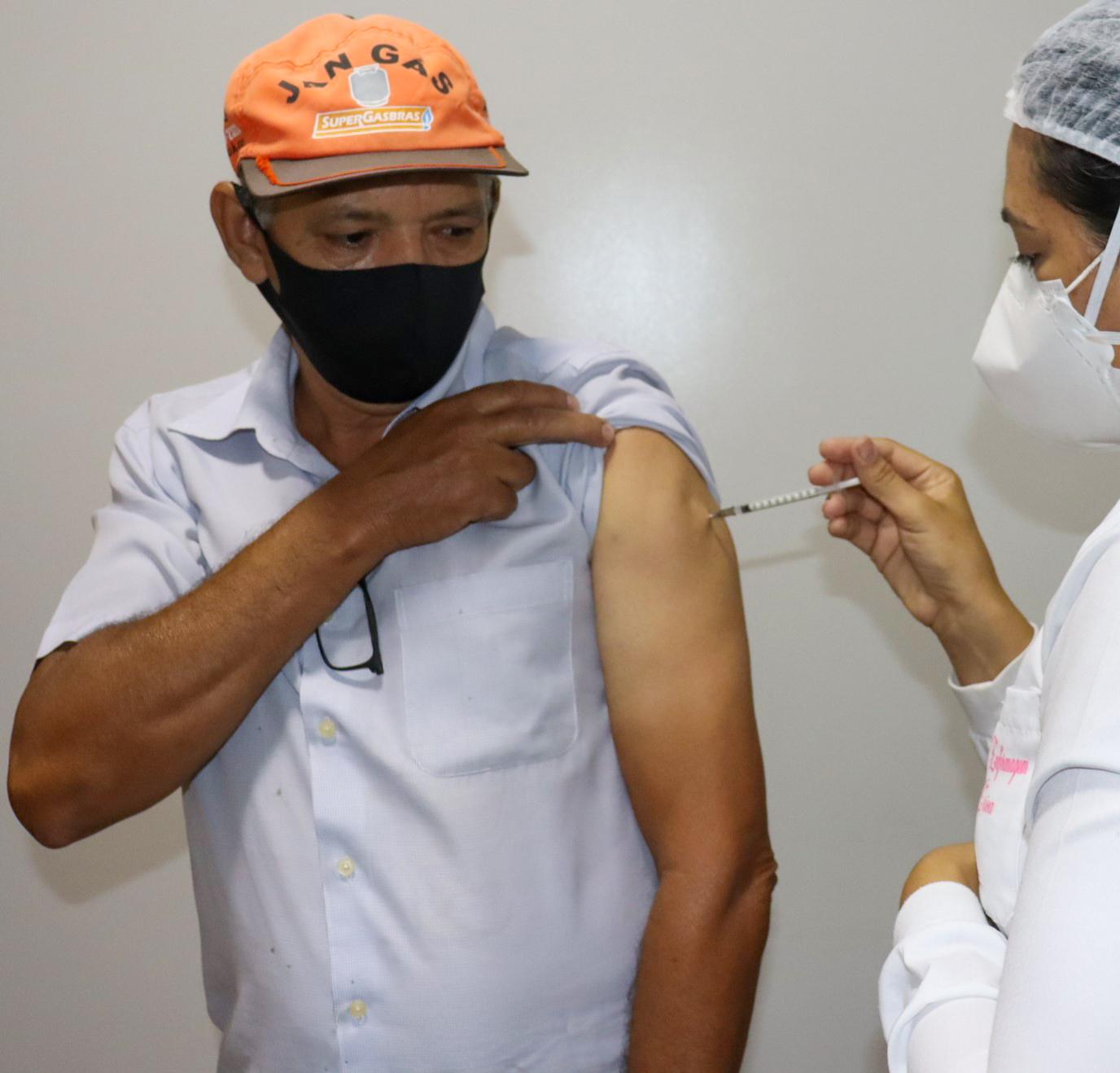 Campanha de vacinação contra a COVID19. Prefeitura Municipal de Jaraguá